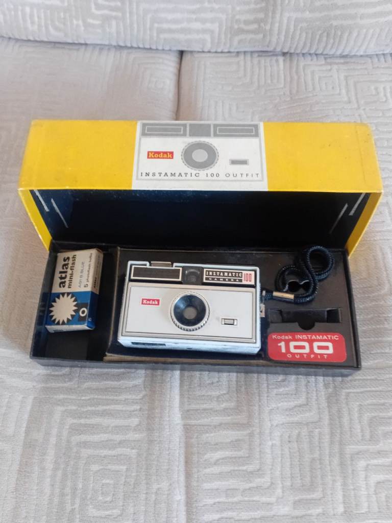 Kodak Instamatic 100 Outfit – As Good As New, Boxed