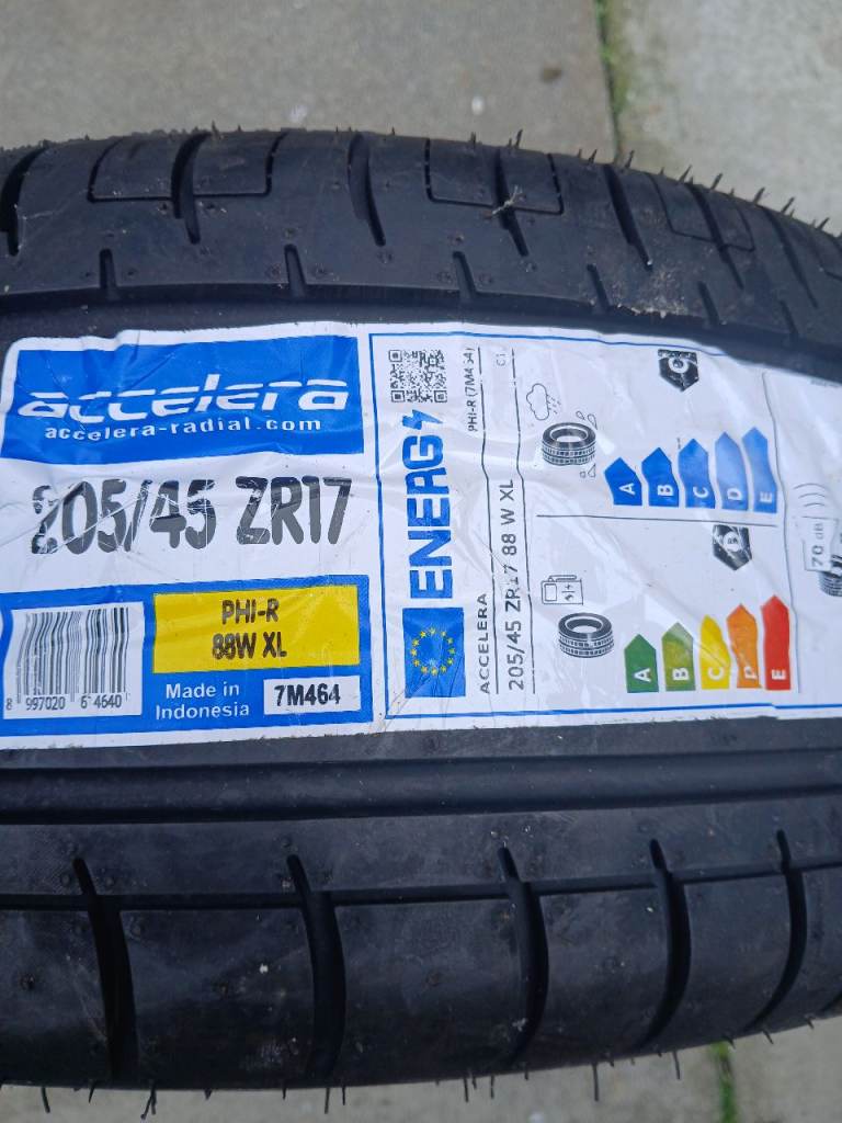 Car tyre 205/45/zr17
