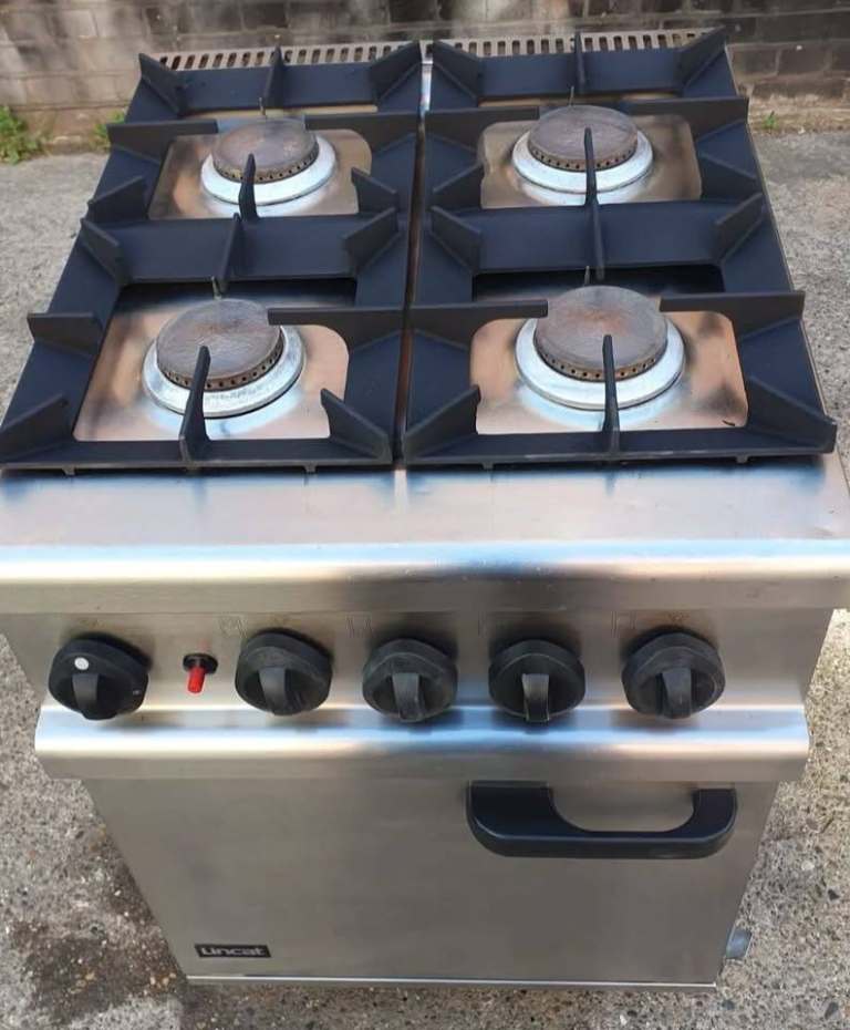 Lincat Opus OG7001/N 4 Burner Cooker with Oven - Natural Gas with Castor Cafe Breakfast Catering