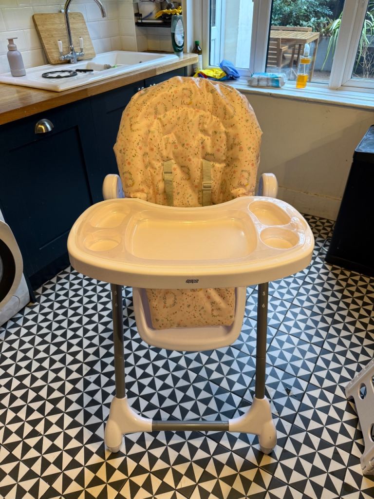 Mamas and Papas Snax high chair - deep cleaned, good condition 