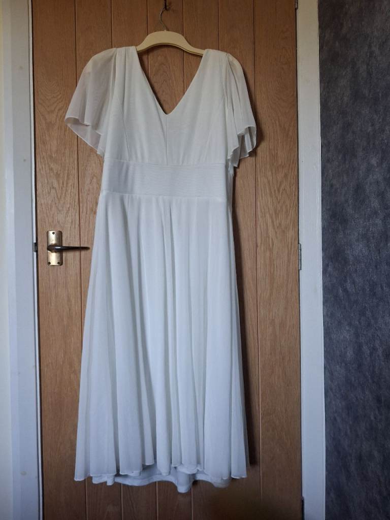 Scarlett & Jo White Dress Size 16 – As New Condition