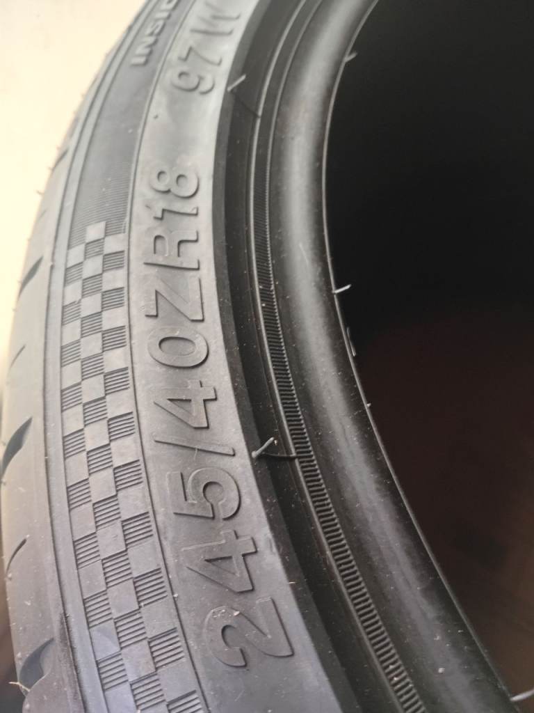 2 brand new tyres 245,40,18