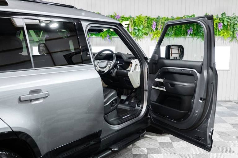 2021 Land Rover Defender 3.0 D300 MHEV X-Dynamic HSE SUV 5dr Diesel Auto 4WD Euro 6 (s/s) (300 ps...