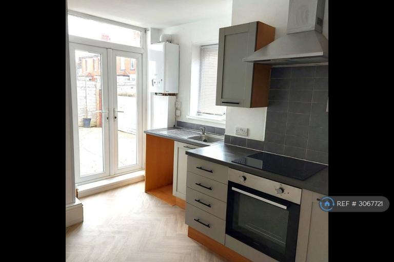 1 bedroom flat in Brown Street, Thornton-Cleveleys, FY5 (1 bed) (#3067721)