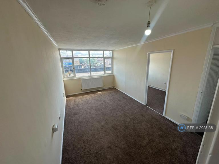 1 bedroom flat in Wall End Court, London, E6 (1 bed) (#2928136)
