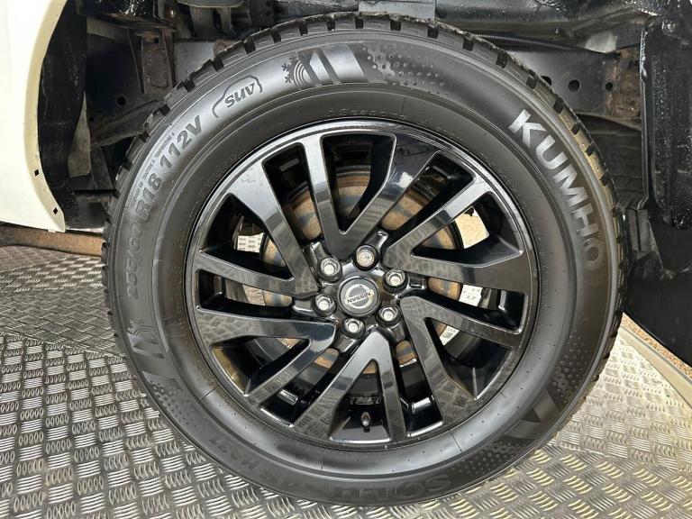 2018 Nissan Navara 2.3 dCi N-Guard Auto 4WD Euro 6 4dr PICK UP Diesel Automatic