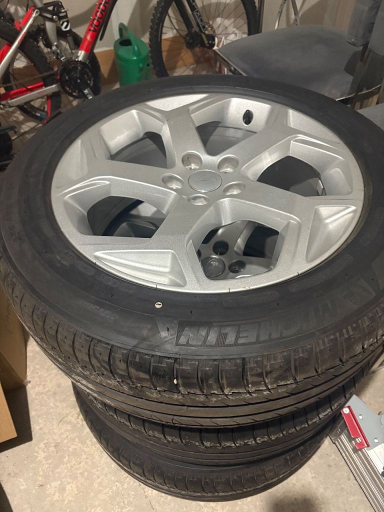 Range Rover sport alloy tyre package 