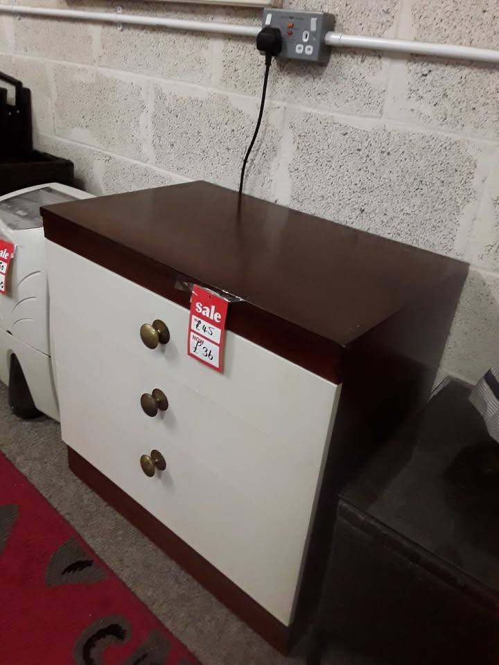 Vintage brown & cream chest of 3 drawers Low Cost Moves 2nd Hand Furniture STALYBRIDGE SK15 3DN