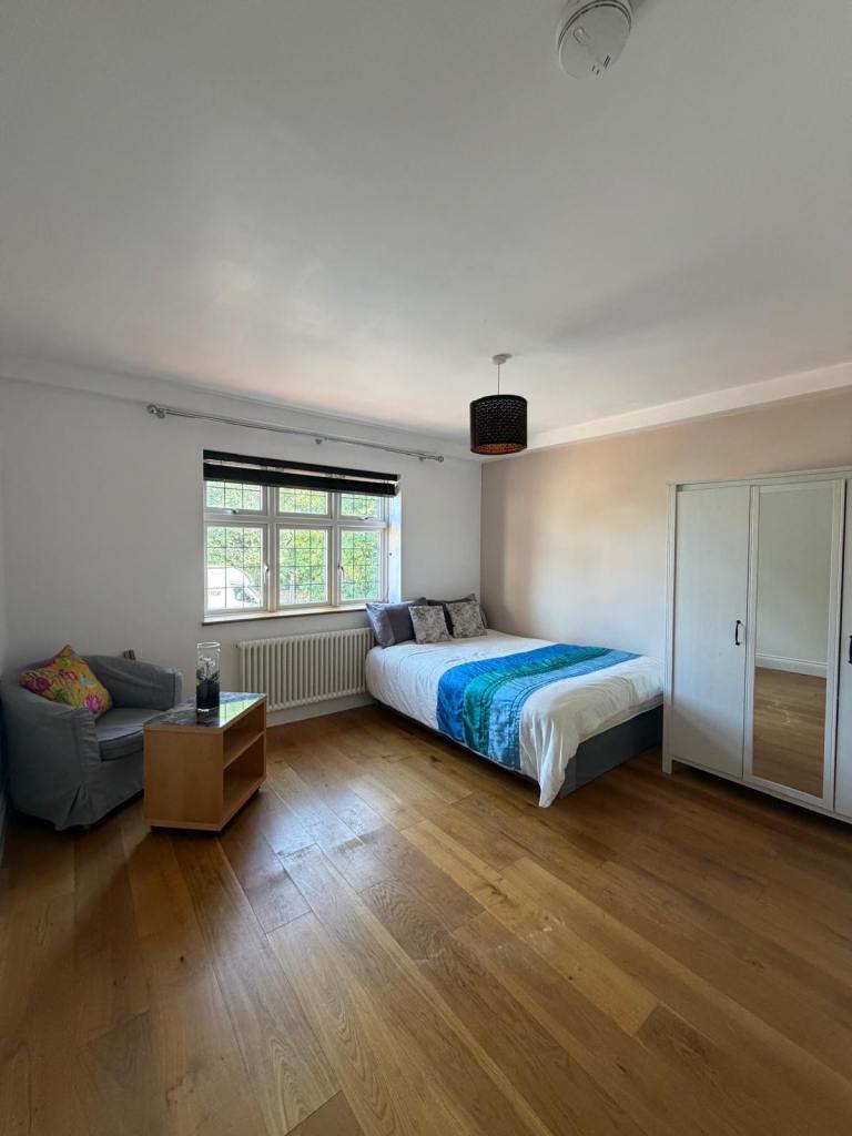 Rent Double Room - 5mins walk to Totteridge & Whetstone station