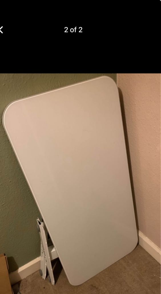 Electric standing desk