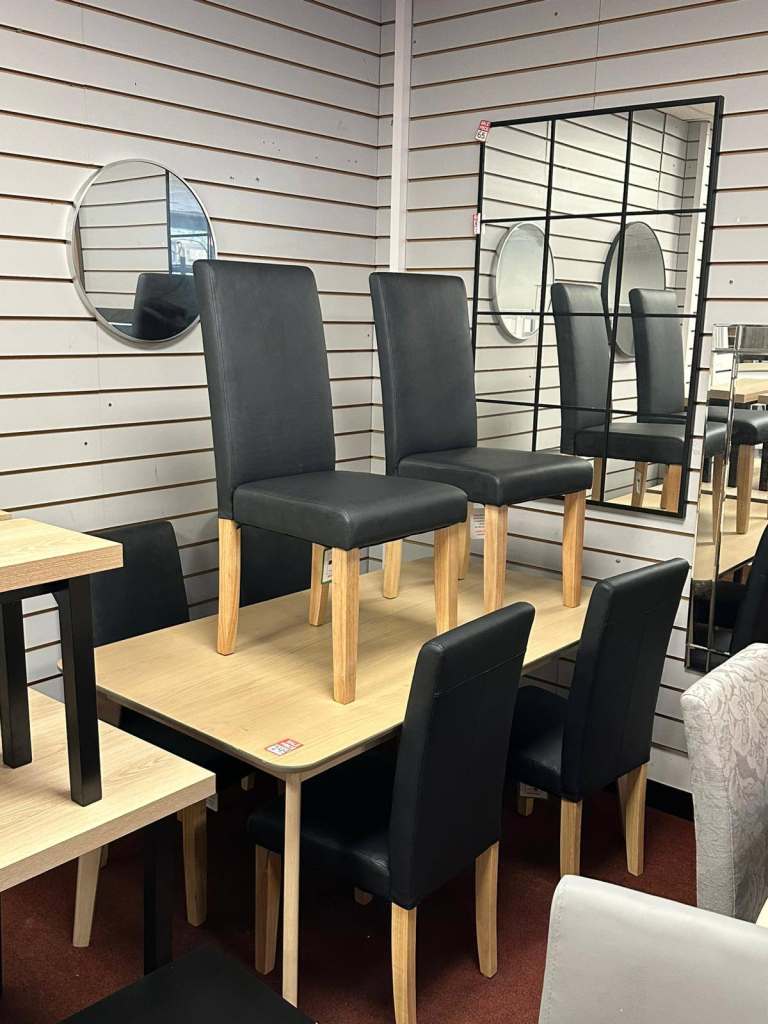 Skandi Oak Veneer Dining Table With 6 Black Chairs 