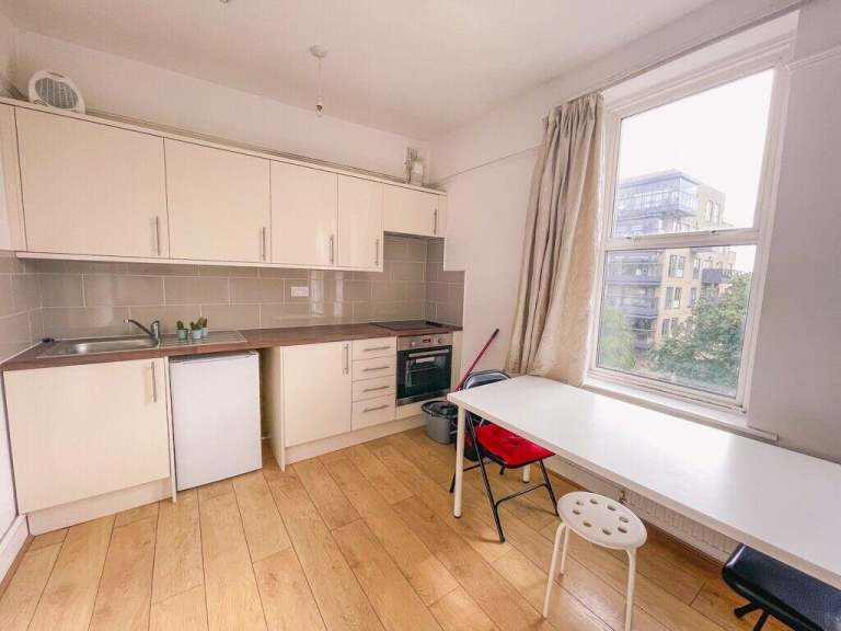  Large studio apartment in Holloway Rd , Islington, N7 - Ref: 1110