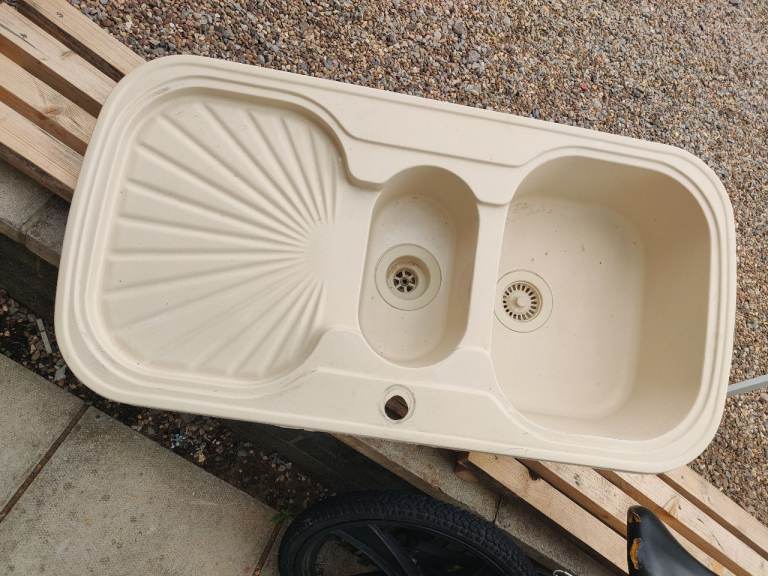 Cream Kitchen Sink with Double Bowl and Drainer – Good Condition