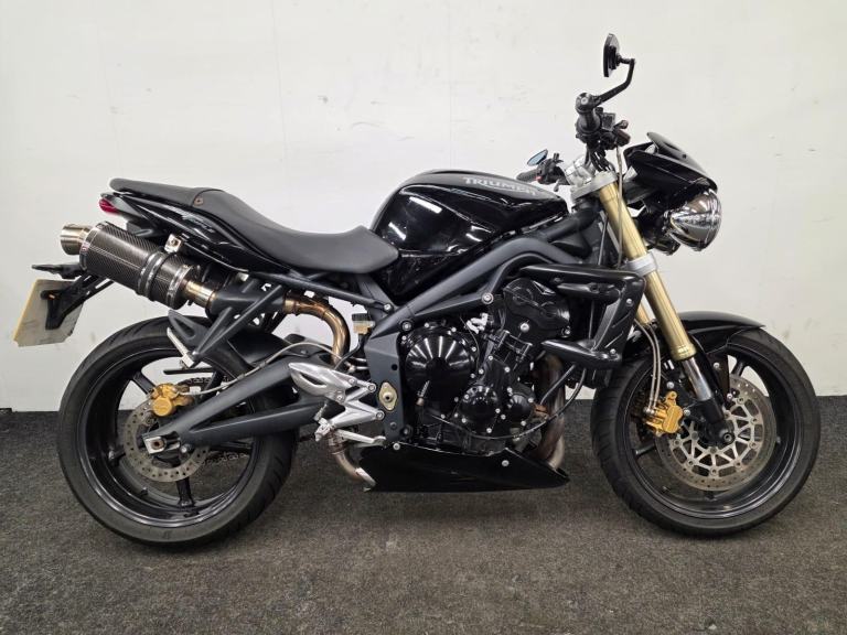 TRIUMPH STREET TRIPLE 675 *** CARBON CANS - LOTS OF HISTORY ***