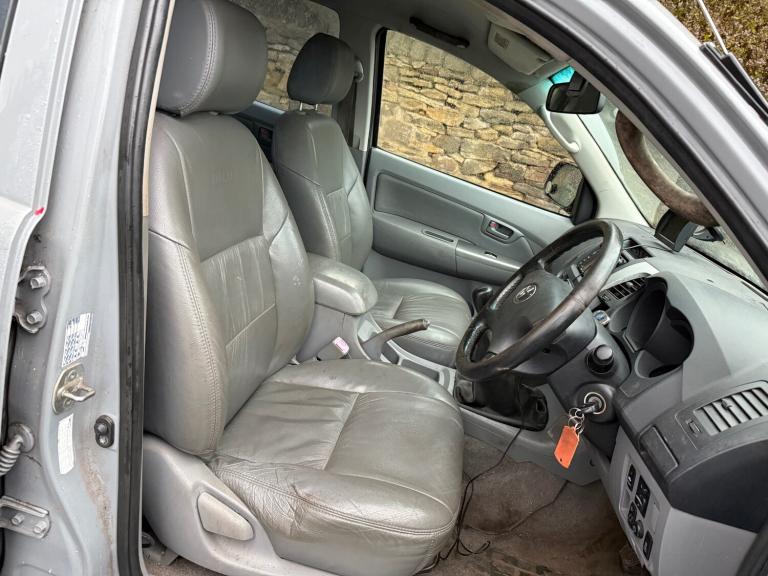 2007 Toyota Hilux INVINCIBLE 3.0D4-D DOUBLE CAB TIPPER MANUAL 4X4 GREY PICK UP Diesel Manual