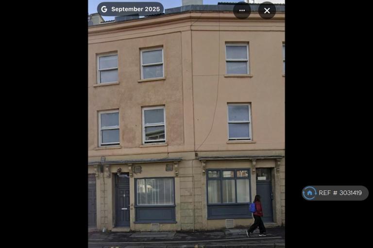 1 bedroom flat in Hotwell Road, Bristol, BS8 (1 bed) (#3031419)