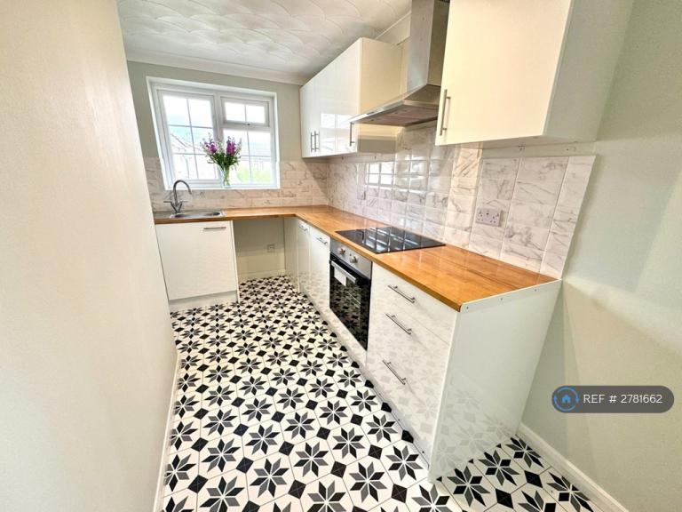 1 bedroom flat in Rownhams Road, Bournemouth, BH8 (1 bed) (#2781662)