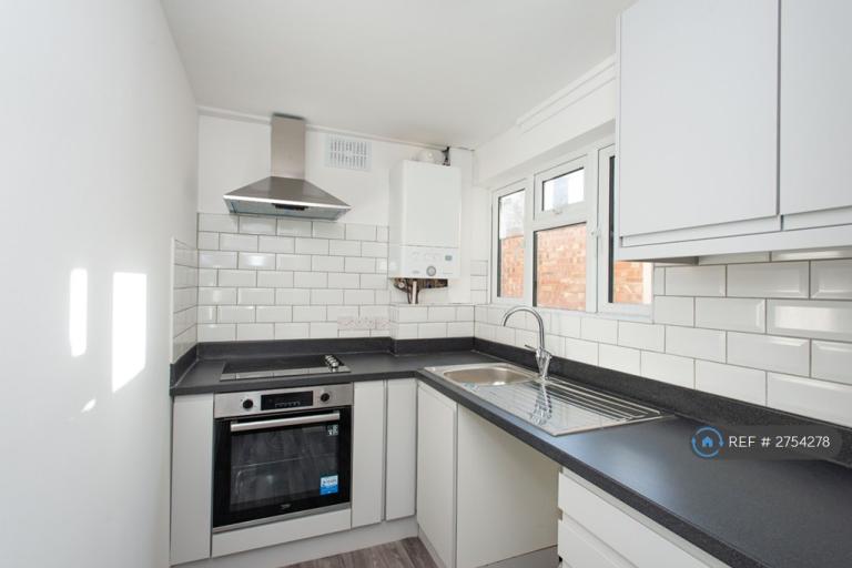 2 bedroom house in Marlborough Road, Gillingham, ME7 (2 bed) (#2754278)