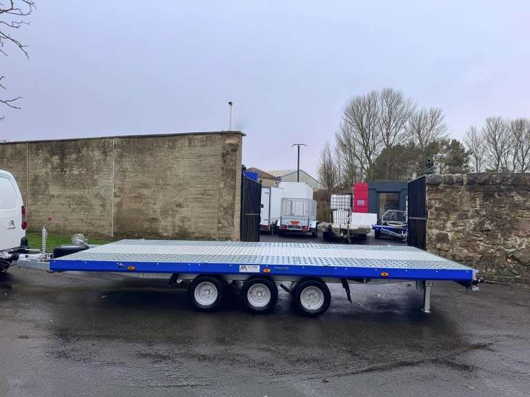 BRAND NEW 5M x 2,1M TRI AXLE MARS FLATBED CAR TRANSPORTER 3500KG