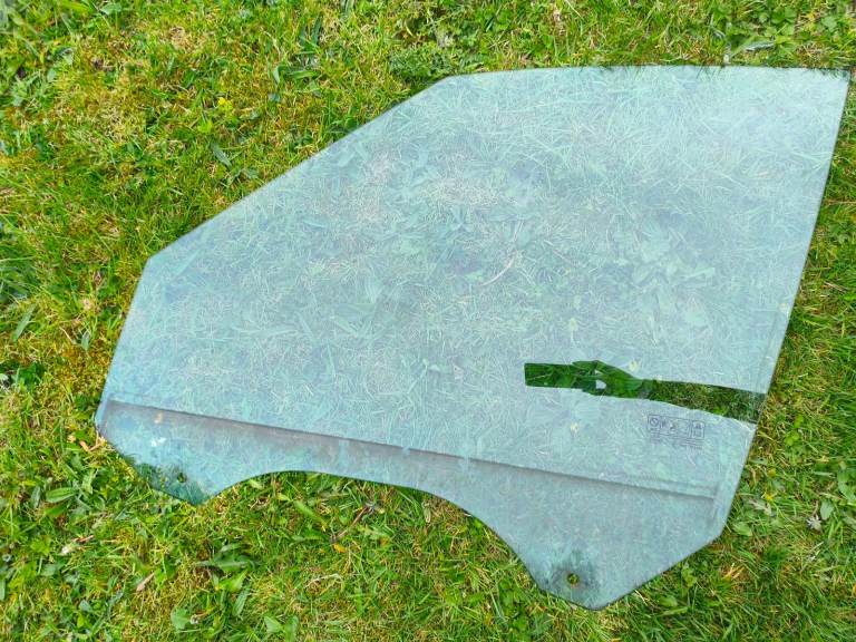 Ford s max passenger door glass