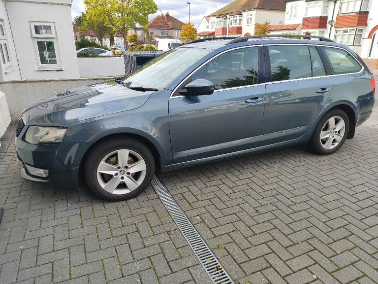 Škoda OCTAVIA Estate 2017 Manual 1968 (cc) 5 doors