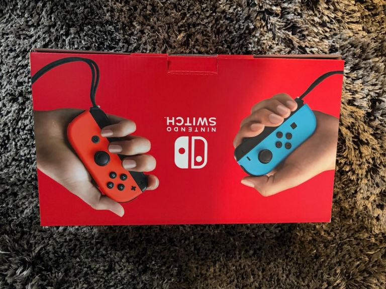 32 GB Nintendo Switch, accessories and games 