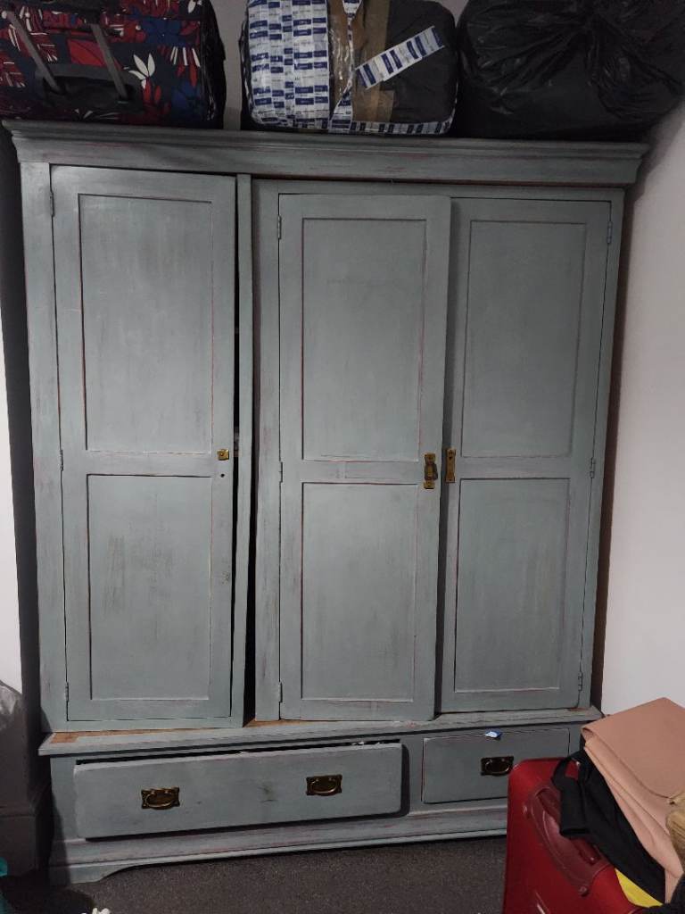 Free wardrobe 