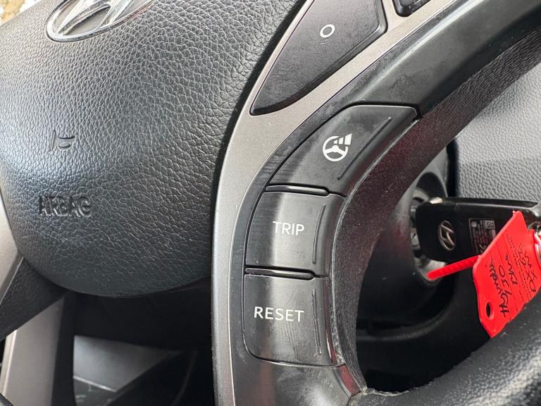 2012 Hyundai i30 1.6 CRDi BLUE DRIVE ACTIVE 5DR **1 OWNER FROM BRAND NEW **£20 TAX HATCHBACK Dies...