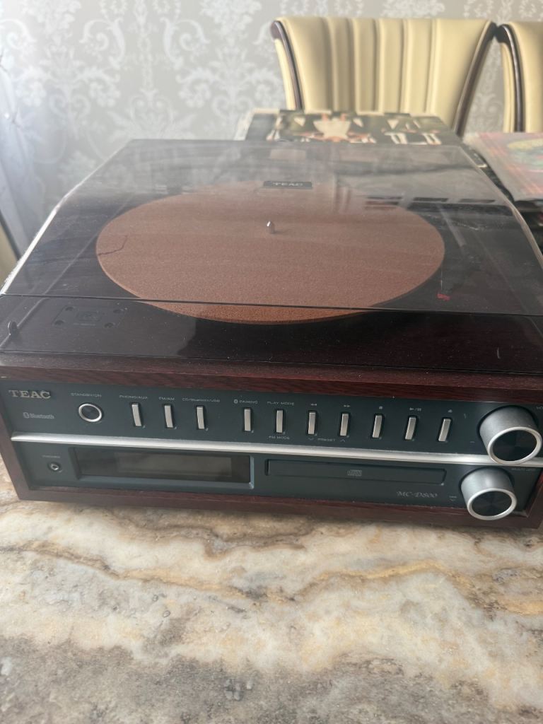 TEAC - RC1316 Turntable with Bluetooth, Radio, CD Player