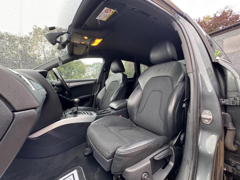 AUDI A4 AVANT 2.0 TDI S line quattro Euro 5 (s/s) 5dr 2015