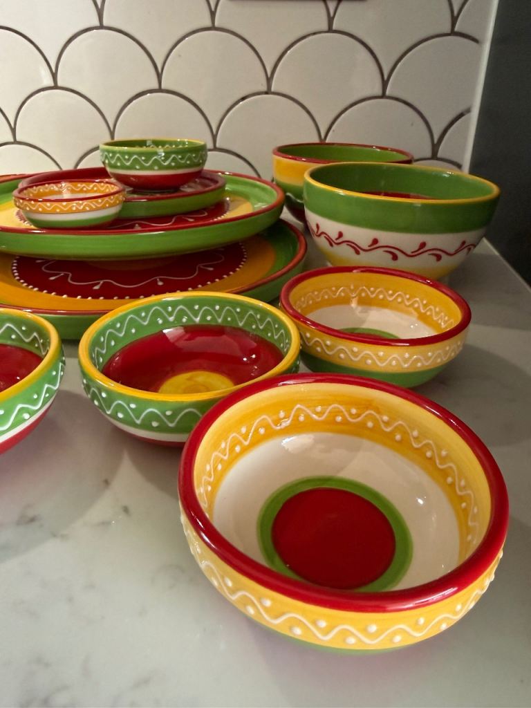 Colourful tableware set
