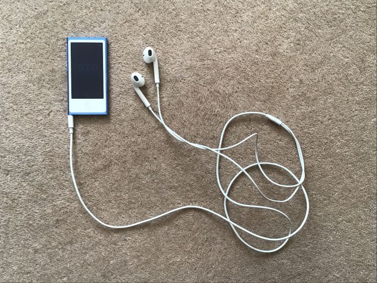 Apple iPod 16Gb 7th Gen A1446 model Blue