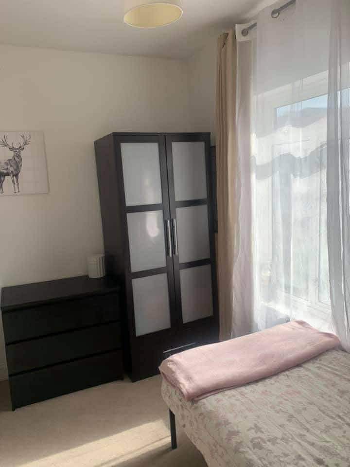 Lovley Single room in Wooleich Close to Elizabeth station 