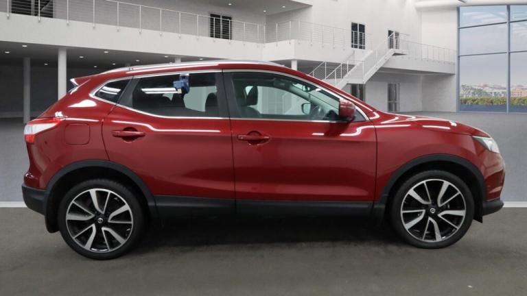 2016 Nissan Qashqai 1.5 dCi Tekna 5dr ++ 20 TAX / ULEZ / PANROOF / NAV / CAMERA ++ HATCHBACK Dies...