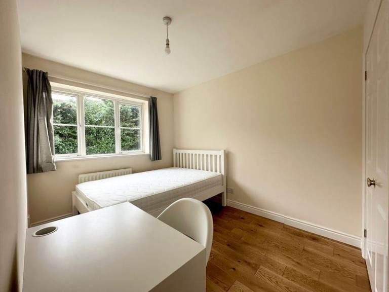 Rooms in a shared house in Leeds