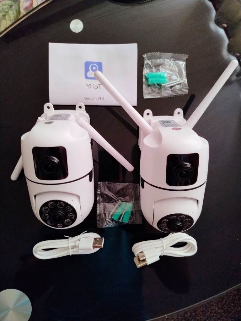 2 x Yi iot  Camera 2304 x 1296P FHD infrared night vision Dual Lens Wifi 2.4GHz