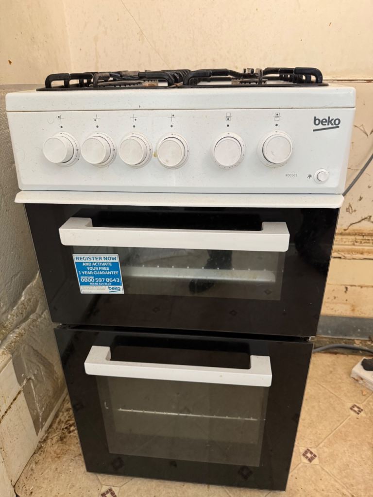 Beko Freestanding Cooker with Gas Hob and Double Oven – Good Condition