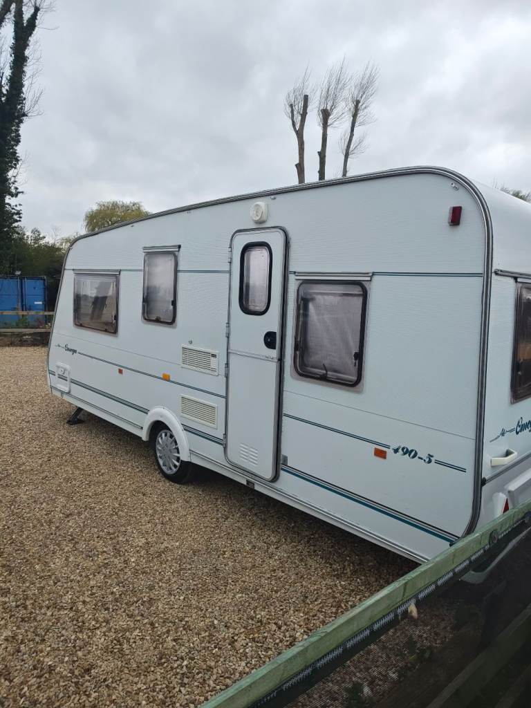 Caravan Omega compass 490-5/with full awning