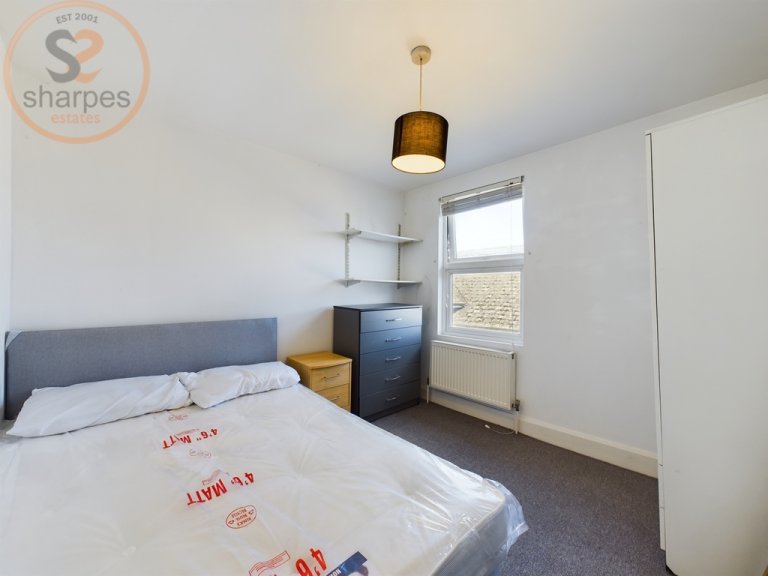 1 bedroom flat in Back double room 59b Surbiton Road, Kingston upon Thames, Surrey