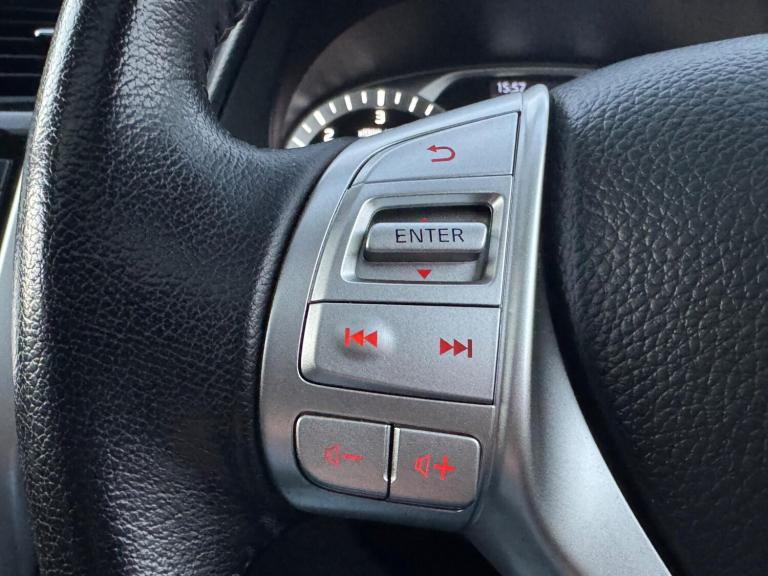  Nissan Navara 2.3 dCi N-Guard Auto 4WD Euro 6 4dr Diesel Automatic