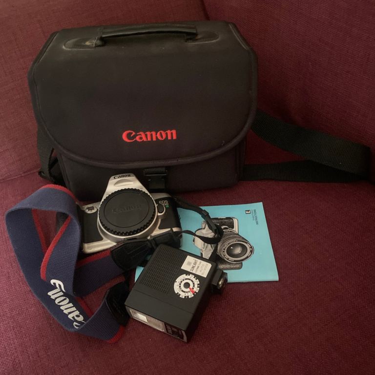 Canon EOS 500N 35mm Film Camera Body with Bag, Manual, Strap & Sunlight Flash