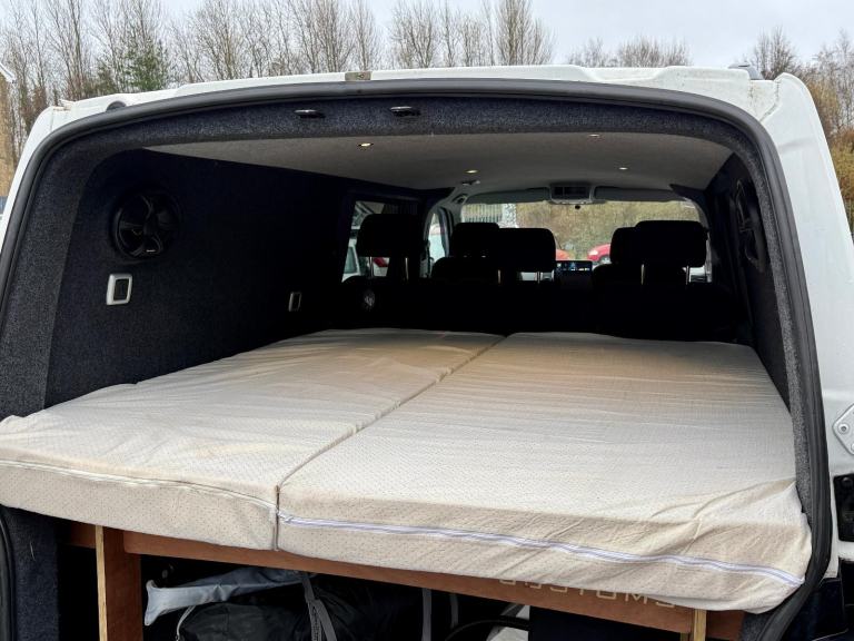 2014 VW Transporter Trendline Crew Van 5 Seat LWB *Day Van - Victron Solar -Bed*