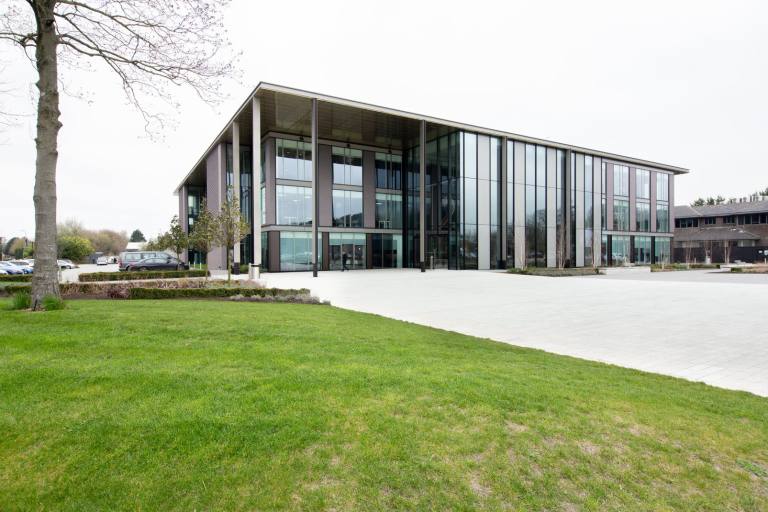 Watford - WD18 8YA \ Office Space for Rent with 2 Desks