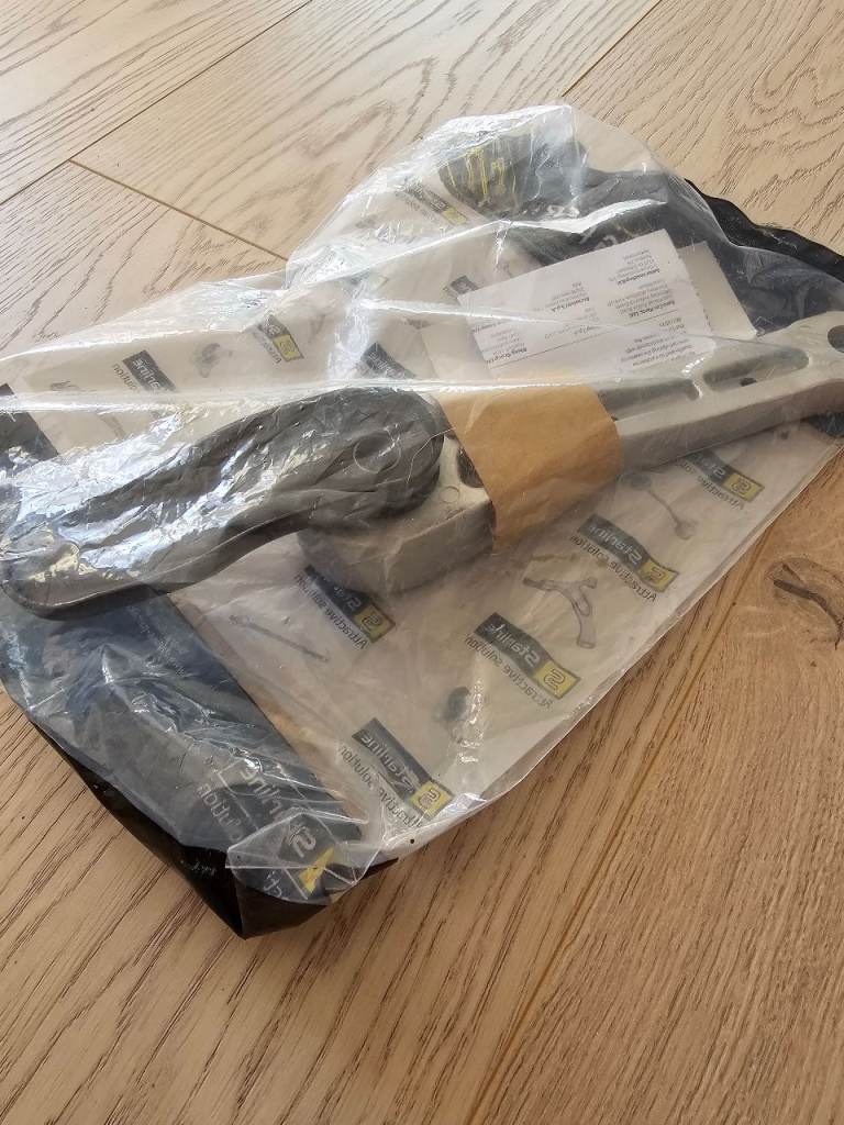 Front lower Suspension control arms  L/R golf mk5 gti