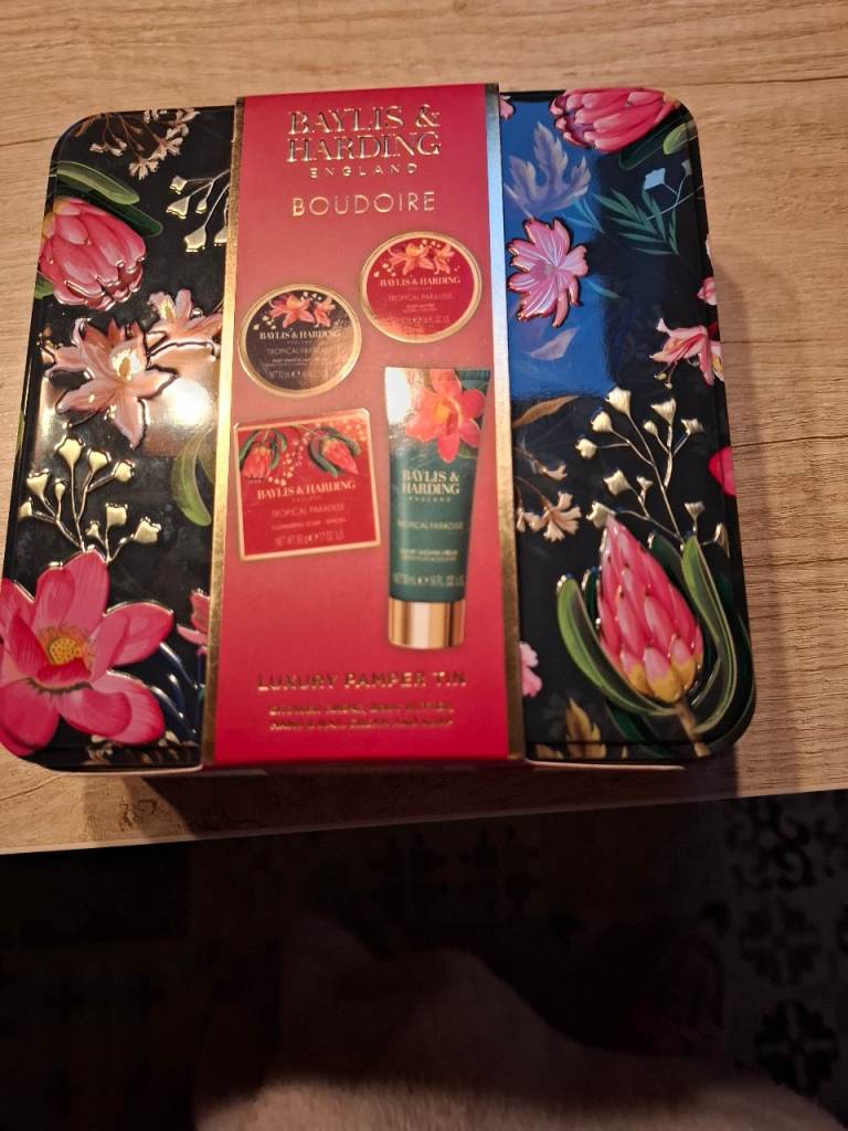 Baylis and Harding Pamper Tin 