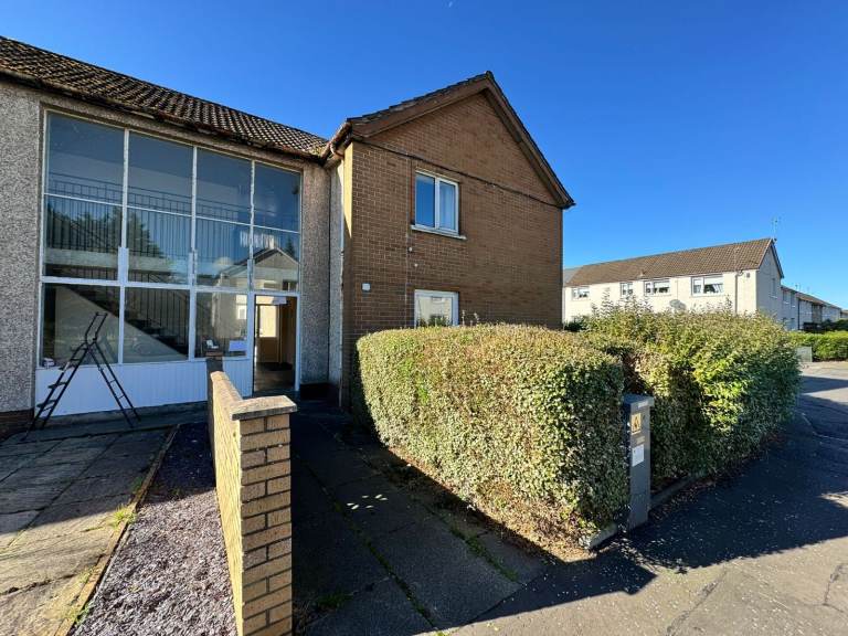 2 Bed Ground Floor Flat located in Paterson Avenue Irvine KA12 9LW - Available 10-06-2026