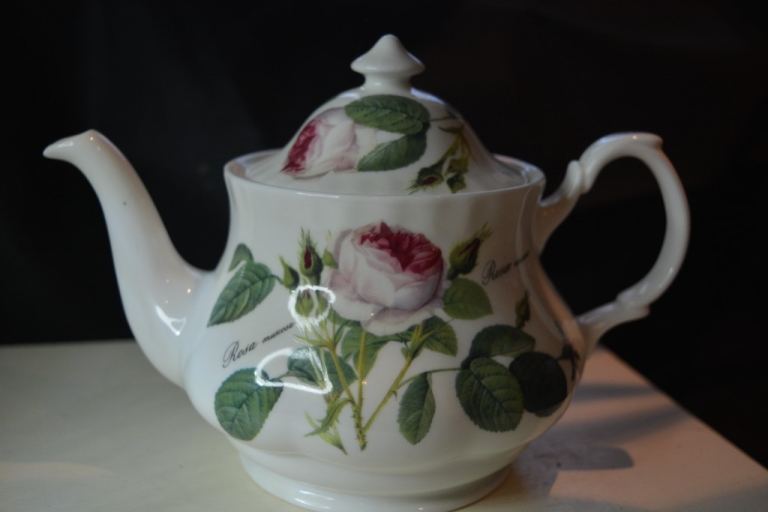 REDOUTE ROSES ROY KIRKHAM 2006 CHINA TEA POT, ROSA MUSCOSA