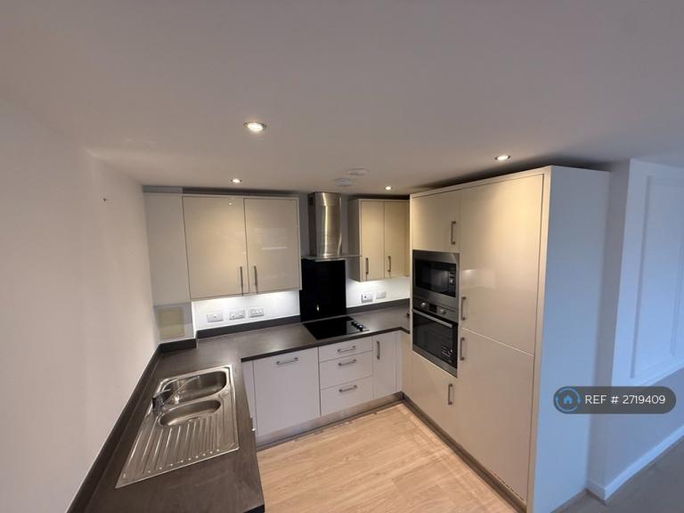 2 bedroom flat in Orchid Court, Tonbridge, TN9 (2 bed) (#2719409)