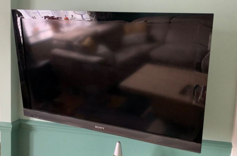 Sony KDL-40EX403 40-inch LCD TV - Good Condition