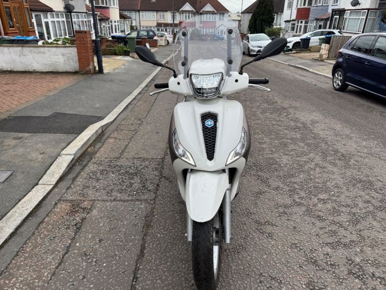 Piaggio, MEDLEY, 2021, 125 (cc) white abs not Vespa 